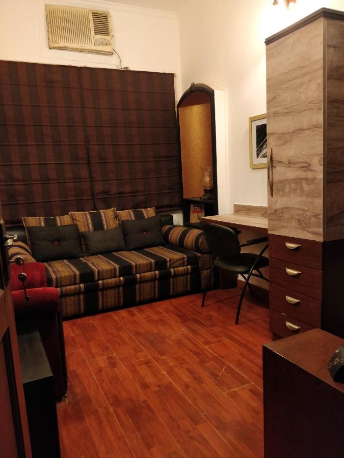 Purn Tosh Homestay New Delhi